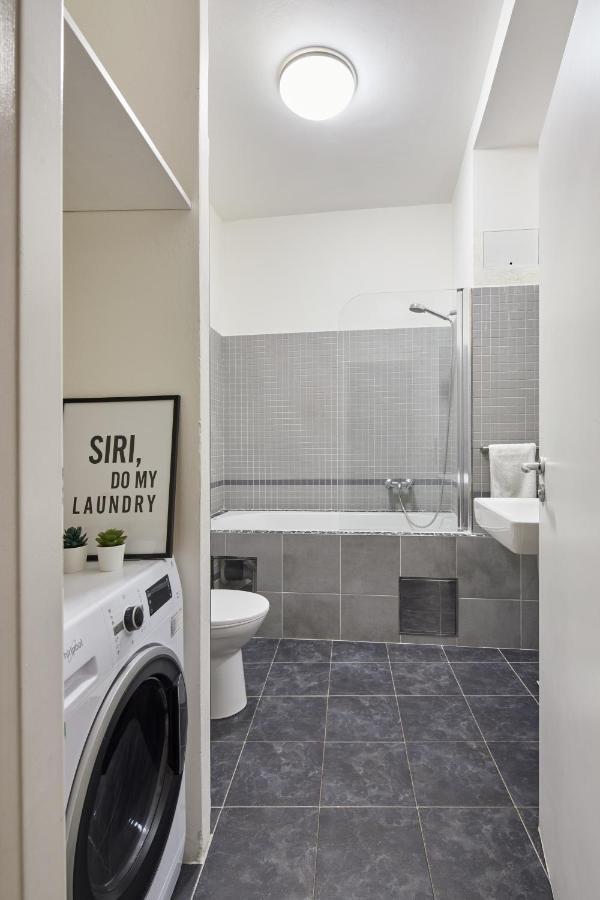 Prague Days - Modern Apt W Retro Elements - New Town Экстерьер фото